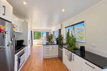 23 Mirrabooka Avenue, Botany Downs
