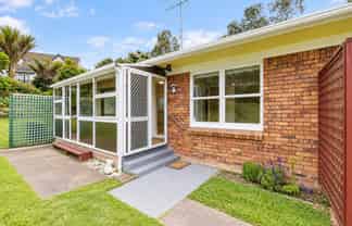 2/53 Ayton Drive, Totara Vale