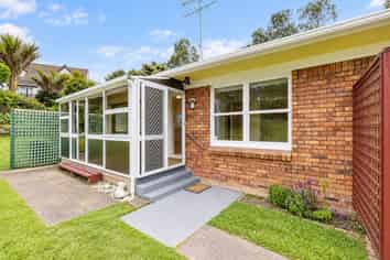 2/53 Ayton Drive, Totara Vale