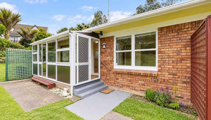 2/53 Ayton Drive, Totara Vale