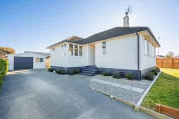2 Avon Terrace, Roslyn