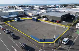 Massive Exposure on Prominent Corner Site