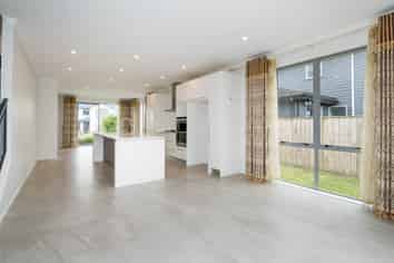 70 Mackay Drive, Greenhithe
