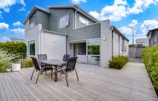 9 Springside Court, Huntington