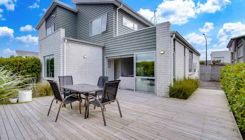 9 Springside Court, Huntington