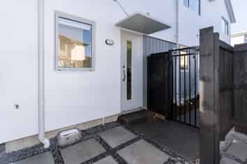 9/51 Hills Road, Edgeware
