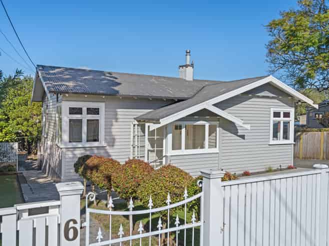 6 Parahaki Street, Regent