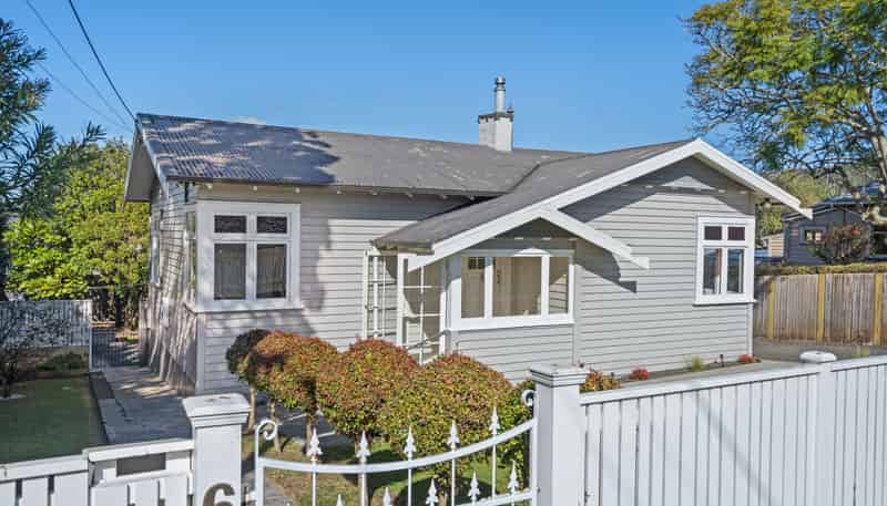 6 Parahaki Street, Regent