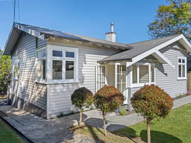 6 Parahaki Street, Regent