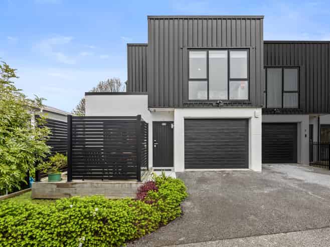 22D Borrowdace Avenue, Botany Downs