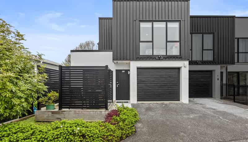 22D Borrowdace Avenue, Botany Downs