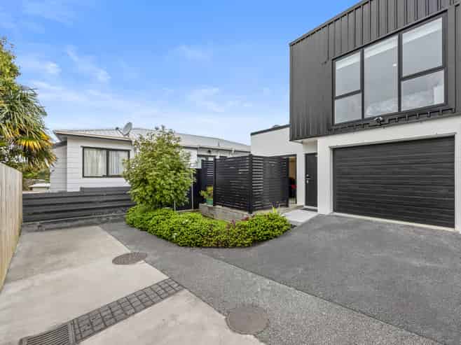 22D Borrowdace Avenue, Botany Downs