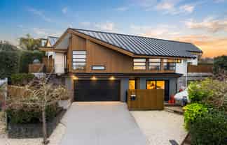 16 Tuatini Place, Long Bay