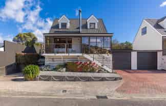 2/251A Waikawa Road, Waikawa
