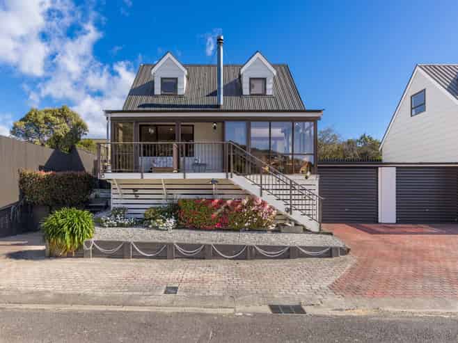 2/251A Waikawa Road, Waikawa