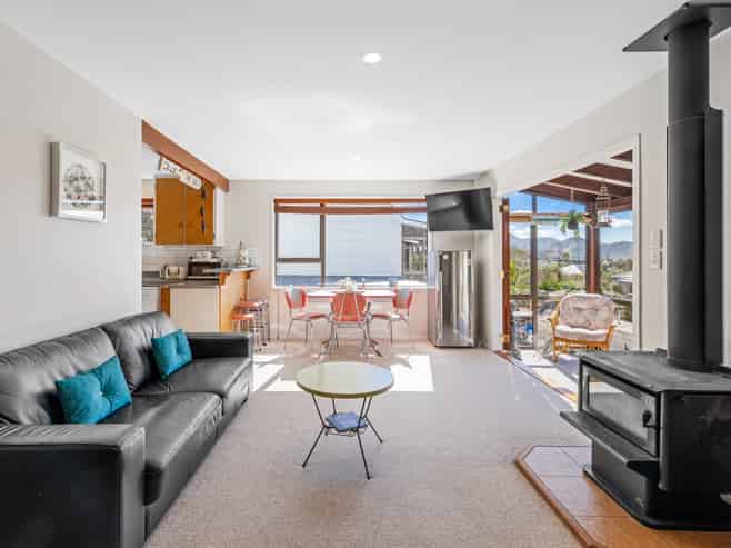 2/251A Waikawa Road, Waikawa