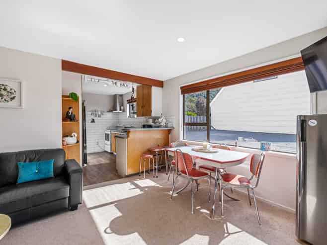 2/251A Waikawa Road, Waikawa