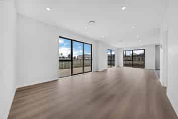 2 Whata Street, Clarks Beach