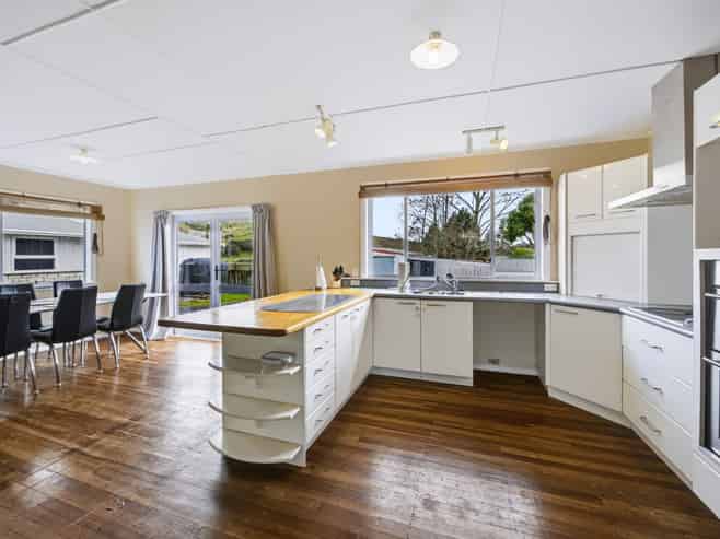 21 and 23 Brewer Road, Strathmore