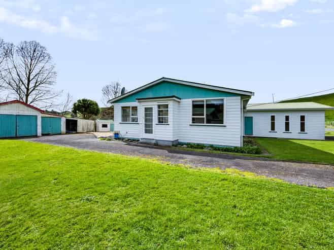 21 and 23 Brewer Road, Strathmore