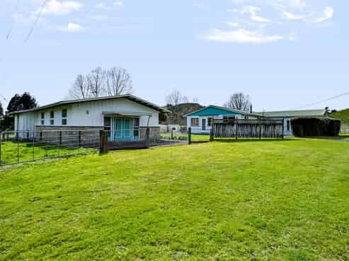 21 and 23 Brewer Road, Strathmore