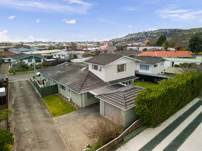 2/20 Cobham Crescent, Stoke