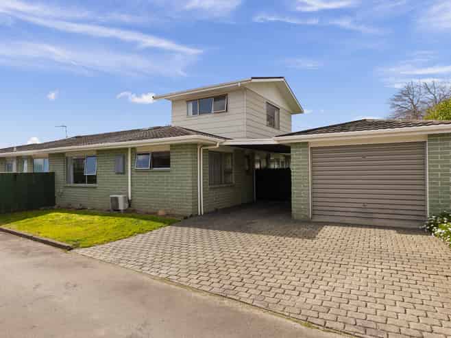 2/20 Cobham Crescent, Stoke
