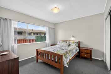 2/20 Cobham Crescent, Stoke