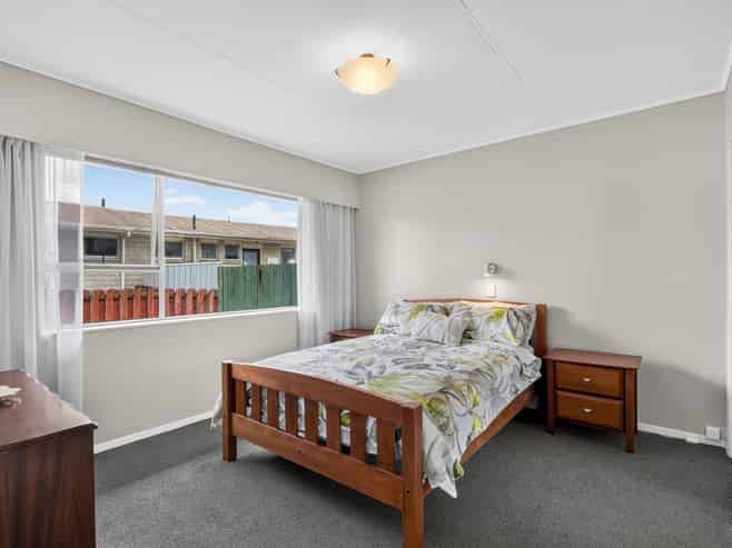 2/20 Cobham Crescent, Stoke