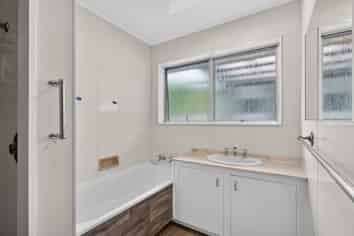 2/20 Cobham Crescent, Stoke