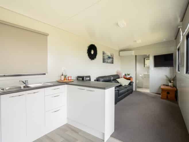 2/736 Acacia Bay Road, Acacia Bay