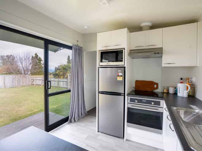 2/736 Acacia Bay Road, Acacia Bay