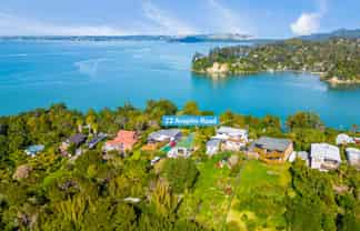 22 Arapito Road, Titirangi