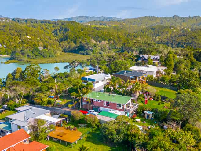 22 Arapito Road, Titirangi