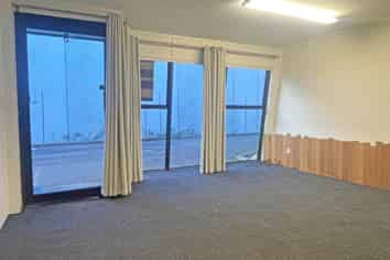 LIVE/WORK UNIT IN SILVERDALE
