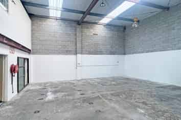 LIVE/WORK UNIT IN SILVERDALE
