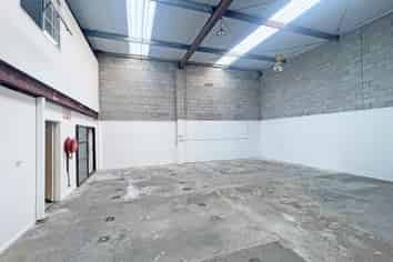 LIVE/WORK UNIT IN SILVERDALE
