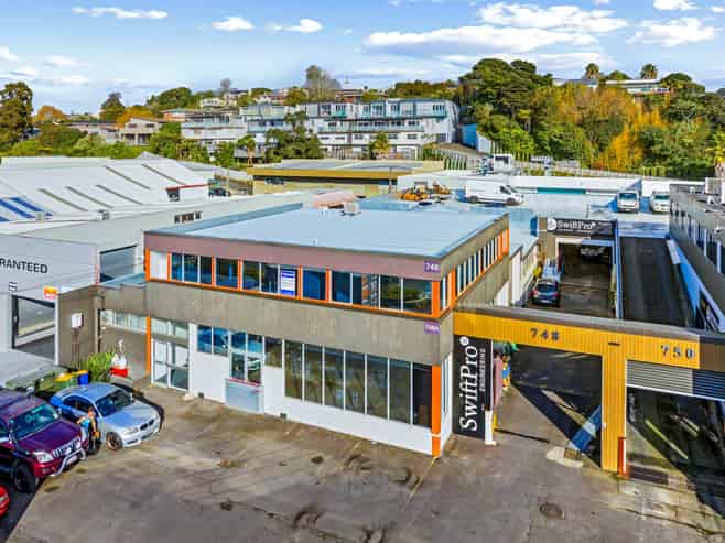 STRATEGIC INVESTMENT - 2,076M² FREEHOLD SITE

