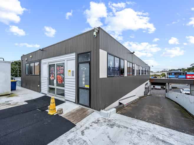 STRATEGIC INVESTMENT - 2,076M² FREEHOLD SITE
