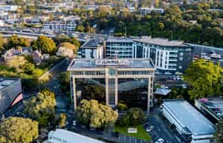 Well-connected Newmarket office