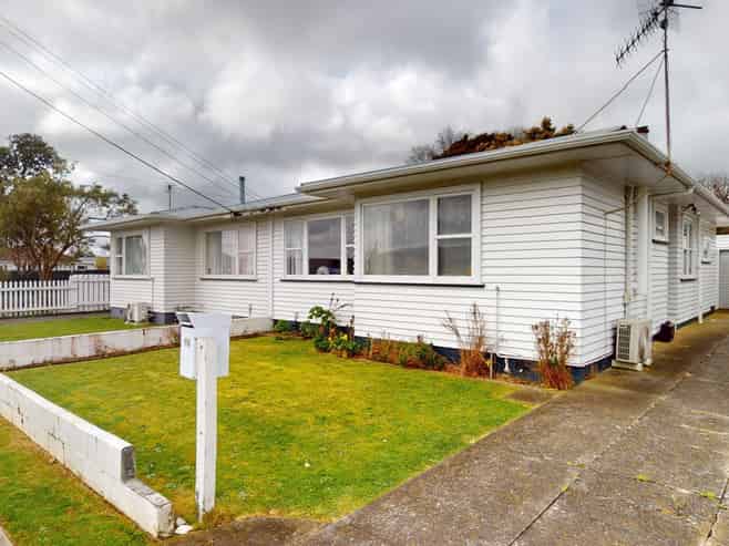 118 Weraroa Road, Levin