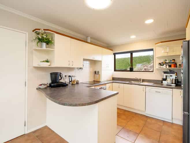 73 Flora Road East, MAKAREWA
