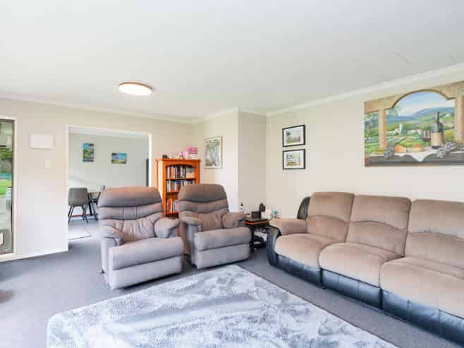 73 Flora Road East, MAKAREWA
