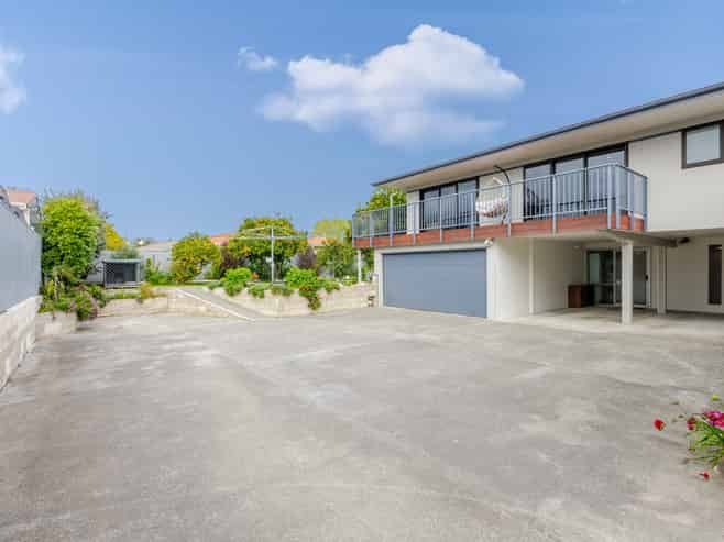 8 McKeefry Avenue, Greenmeadows