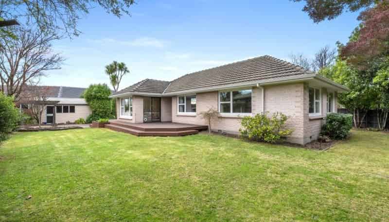 1 Cotswold Av, Bishopdale