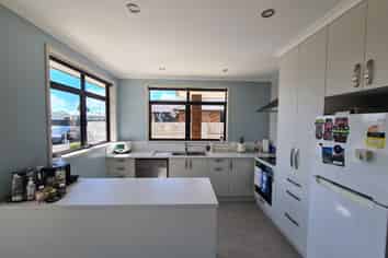 46 Shamrock Street, Takaro