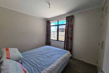 46 Shamrock Street, Takaro