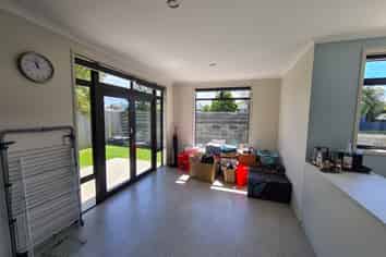 46 Shamrock Street, Takaro