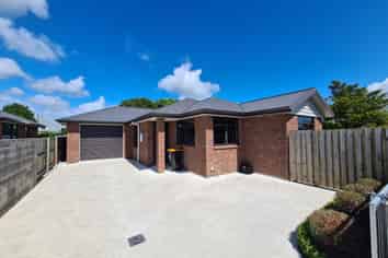 46 Shamrock Street, Takaro