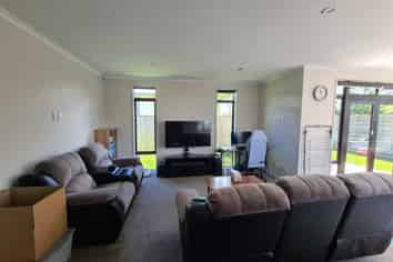 46 Shamrock Street, Takaro